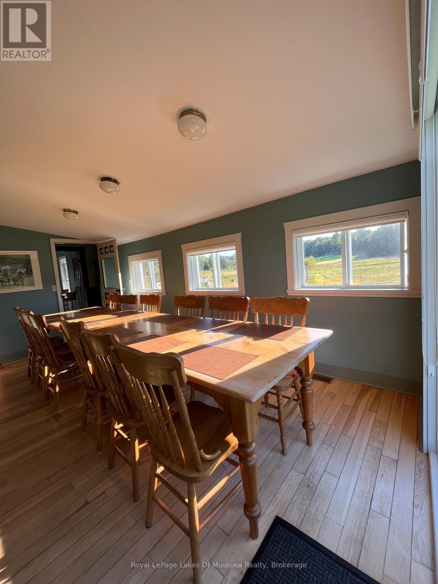 2245 Ahmic Lake Road, Magnetawan, ON - Indoor Photo Showing Dining Room
