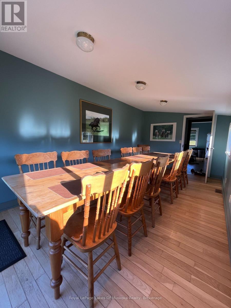 2245 Ahmic Lake Road, Magnetawan, ON - Indoor Photo Showing Dining Room