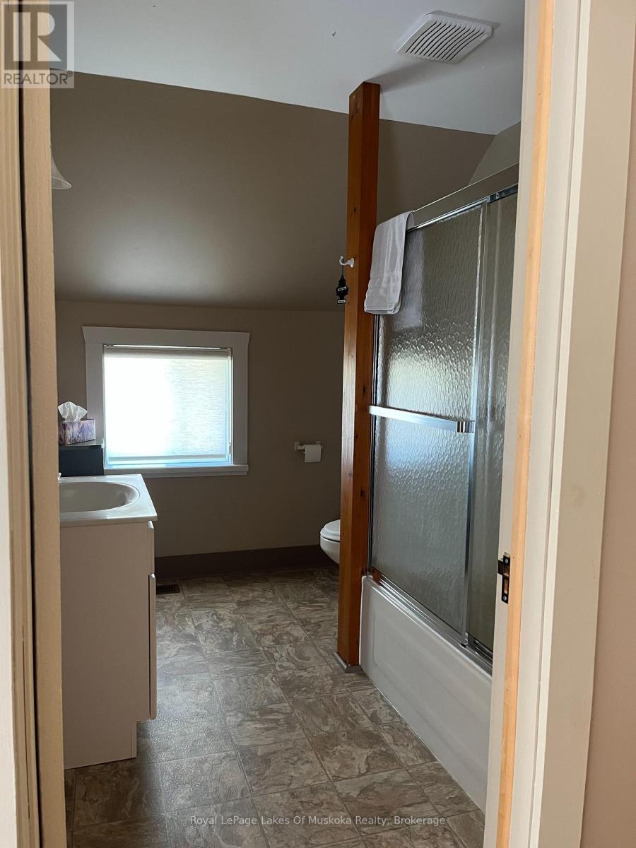 2245 Ahmic Lake Road, Magnetawan, ON - Indoor Photo Showing Other Room