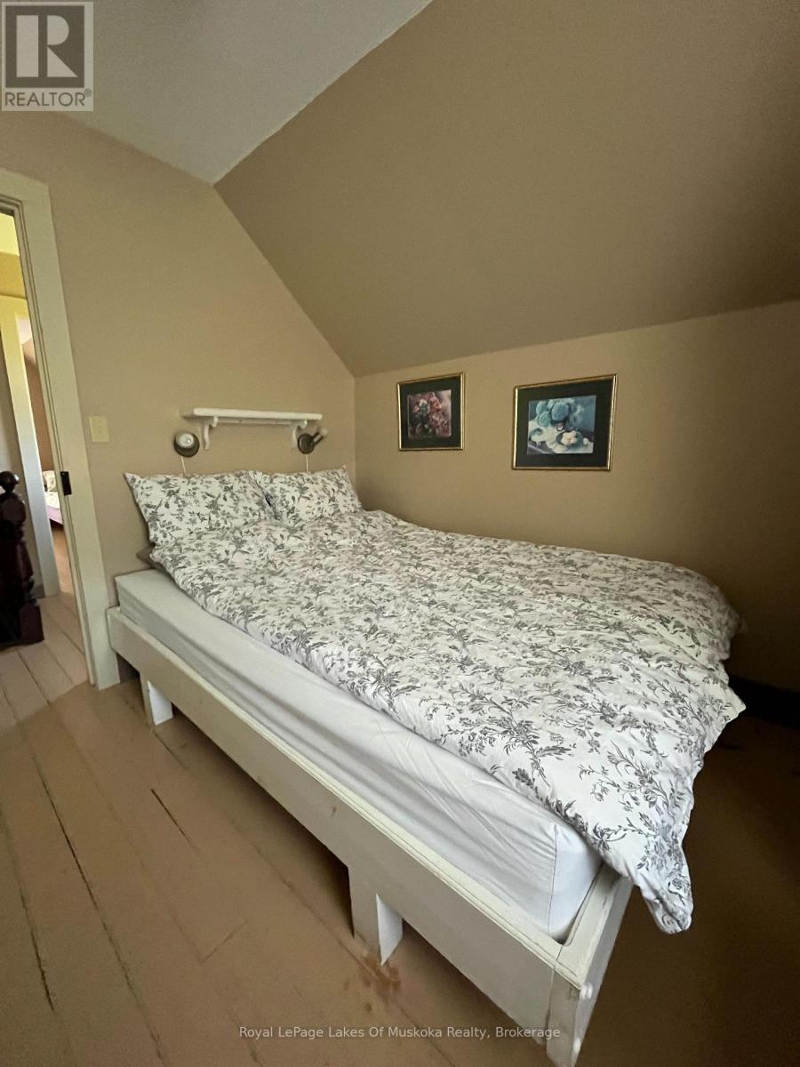 2245 Ahmic Lake Road, Magnetawan, ON - Indoor Photo Showing Other Room