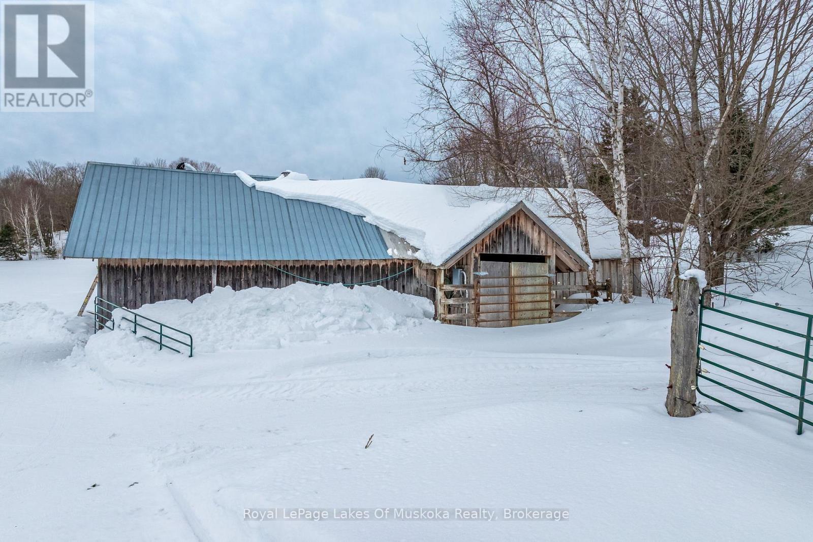 2245 Ahmic Lake Road, Magnetawan, ON - Outdoor