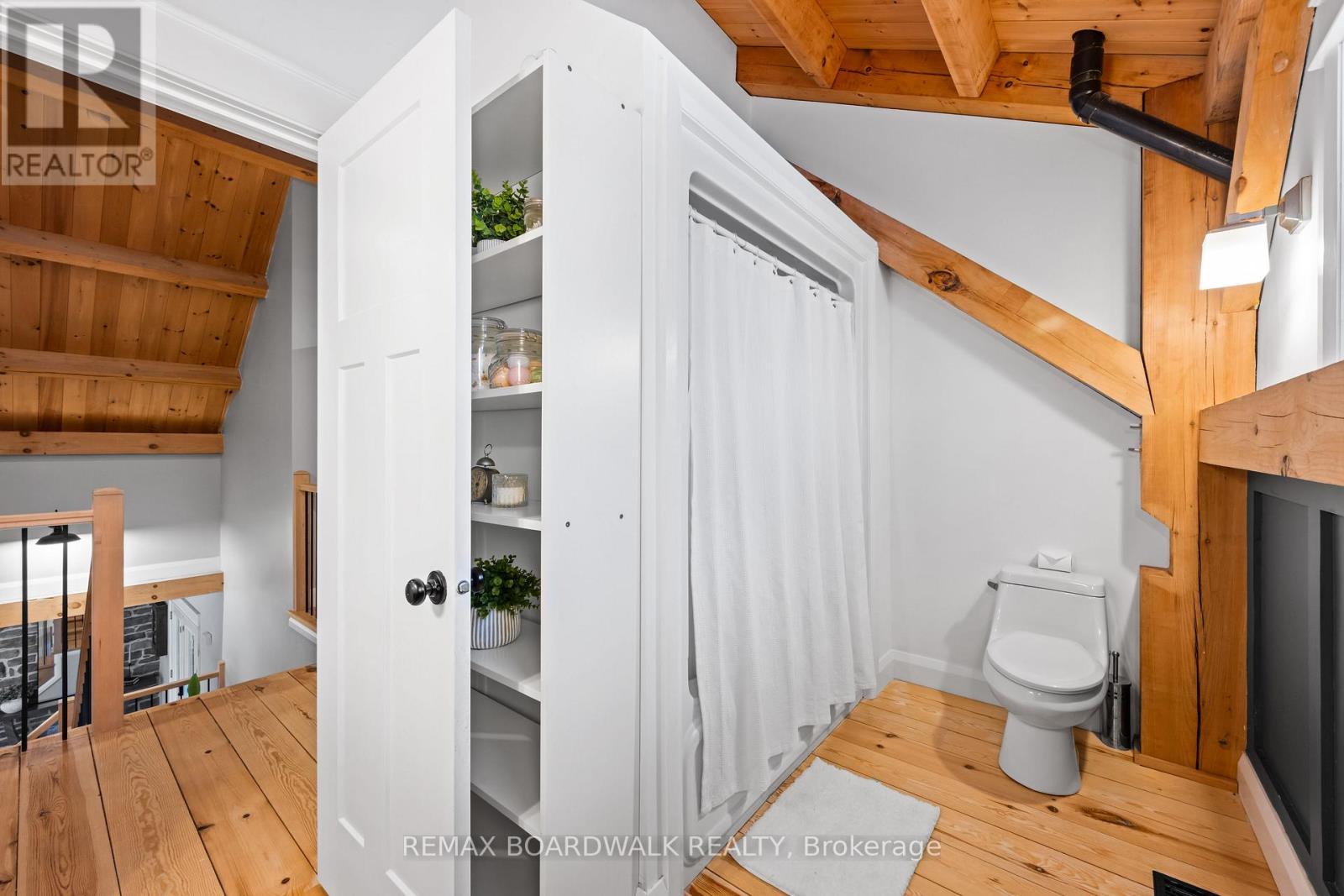 4 pc Bath - Second Level - 4701 4Th Concession Road, Augusta, ON - Indoor Photo Showing Other Room