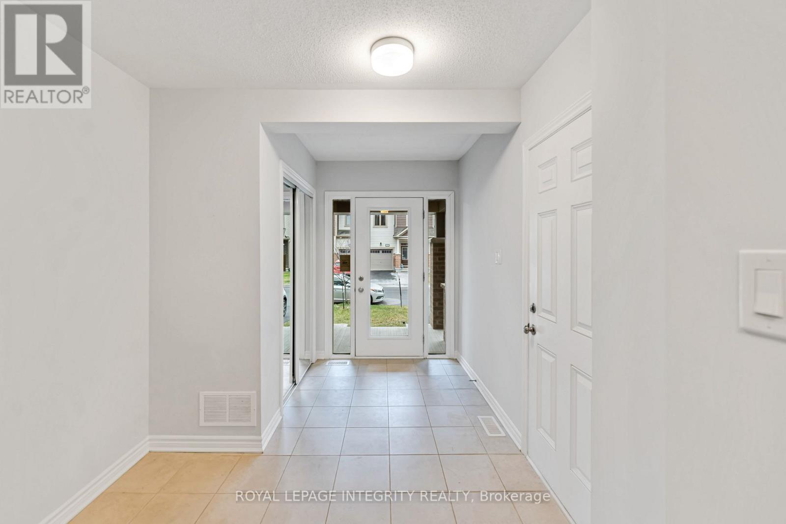 580 Catleaf Row, Ottawa, ON - Indoor Photo Showing Other Room