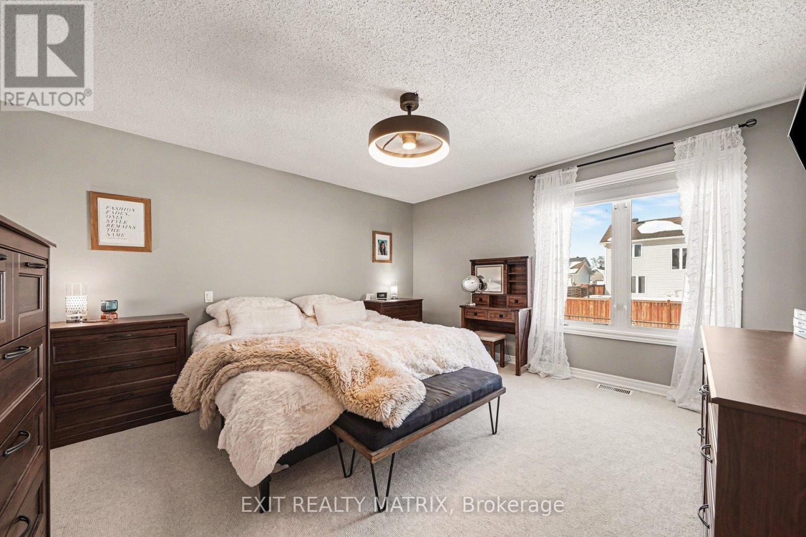 39 Lapointe Boulevard, Russell, ON - Indoor Photo Showing Bedroom