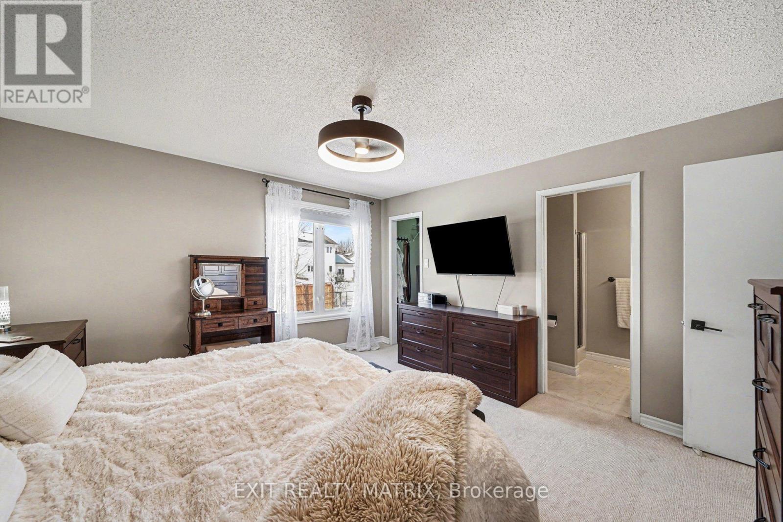 39 Lapointe Boulevard, Russell, ON - Indoor Photo Showing Bedroom