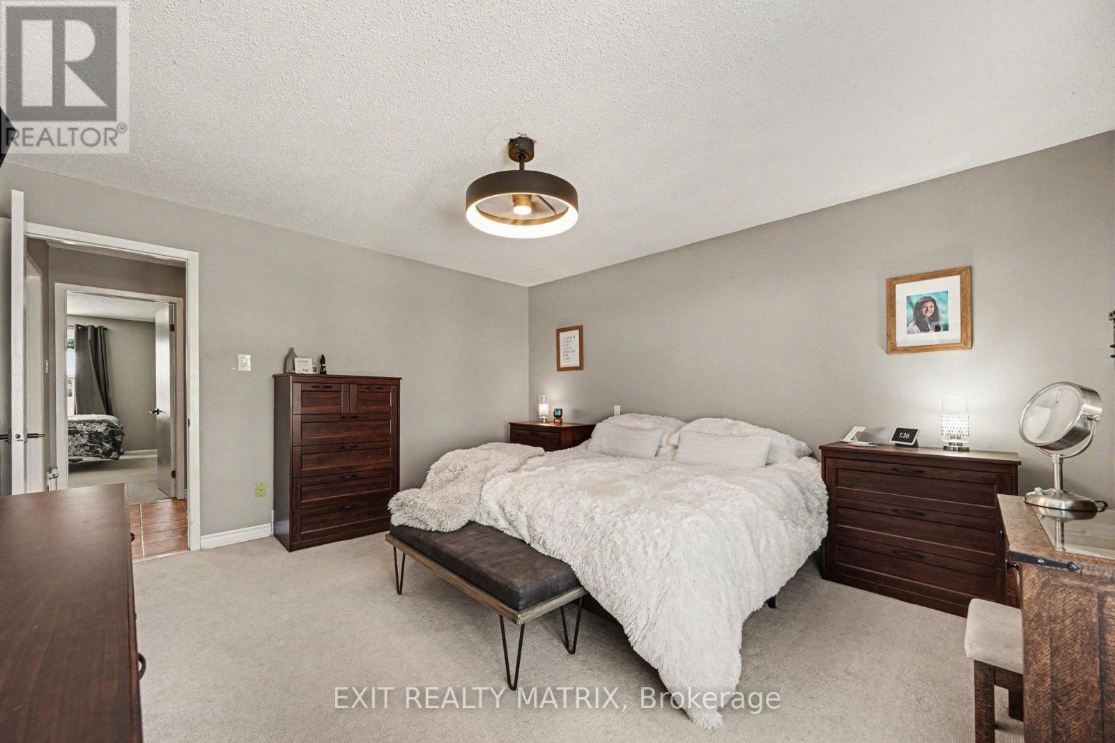 39 Lapointe Boulevard, Russell, ON - Indoor Photo Showing Bedroom