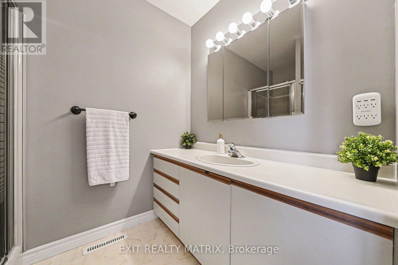 39 Lapointe Boulevard, Russell, ON - Indoor Photo Showing Bathroom