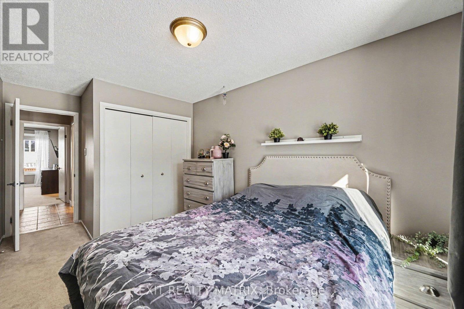39 Lapointe Boulevard, Russell, ON - Indoor Photo Showing Bedroom