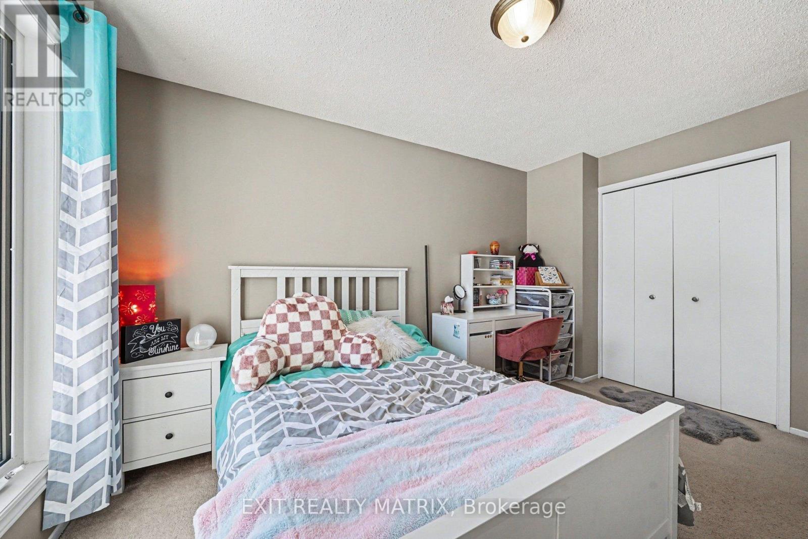 39 Lapointe Boulevard, Russell, ON - Indoor Photo Showing Bedroom