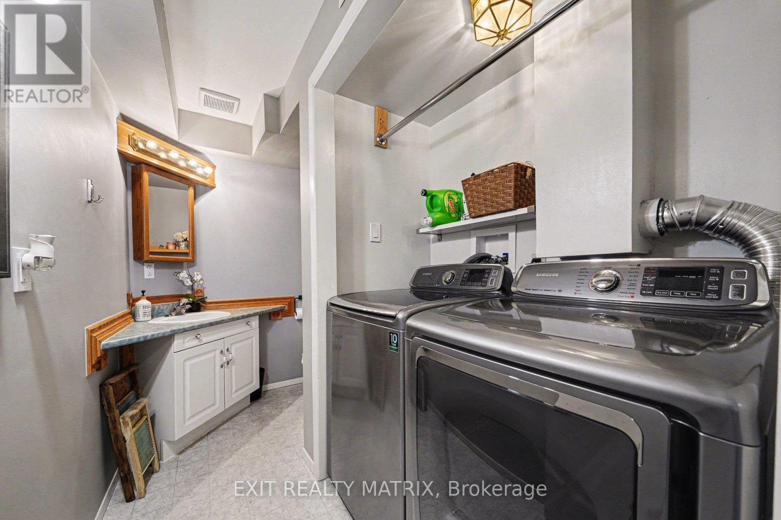 39 Lapointe Boulevard, Russell, ON - Indoor Photo Showing Laundry Room
