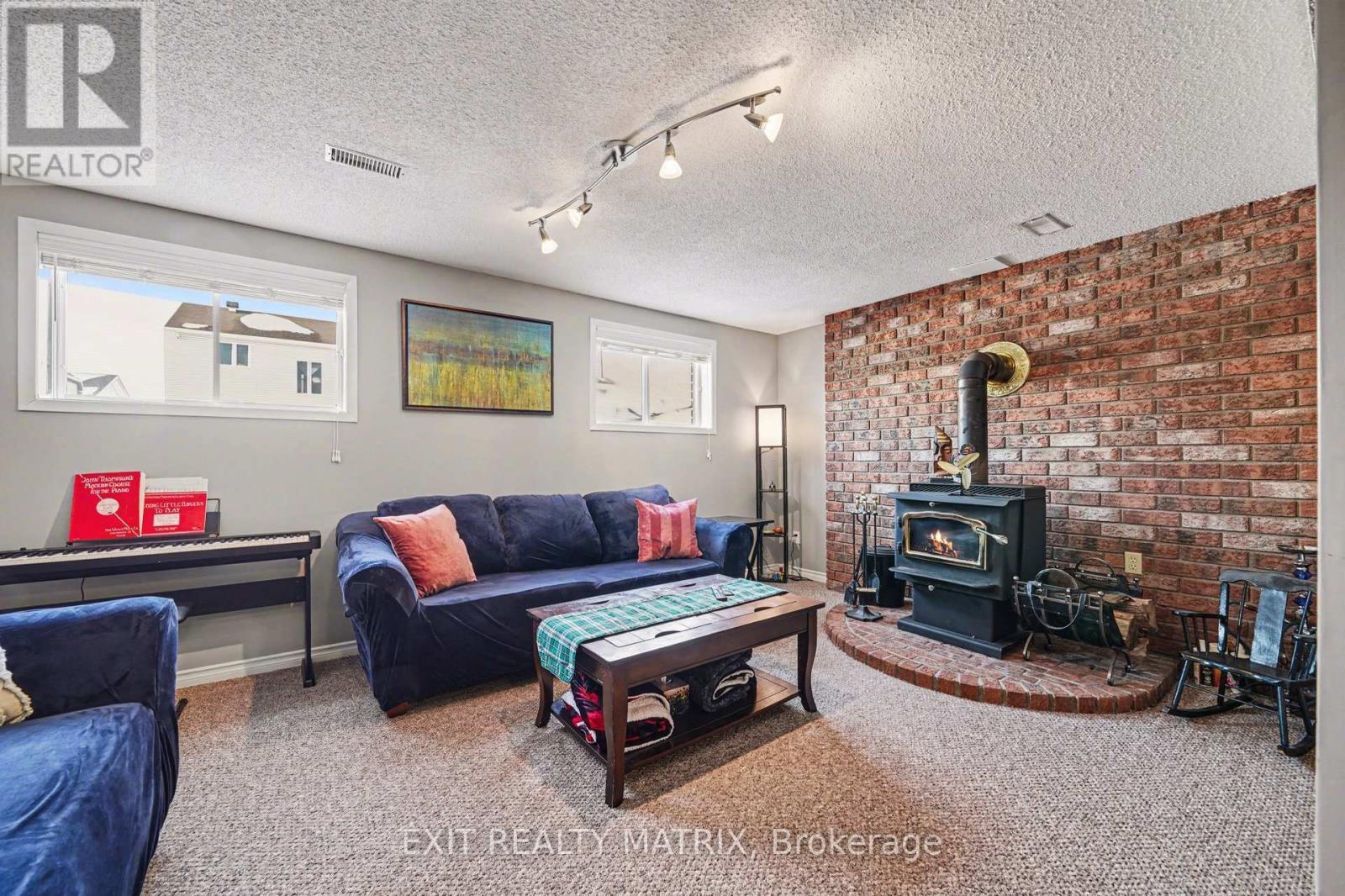 39 Lapointe Boulevard, Russell, ON - Indoor Photo Showing Living Room With Fireplace