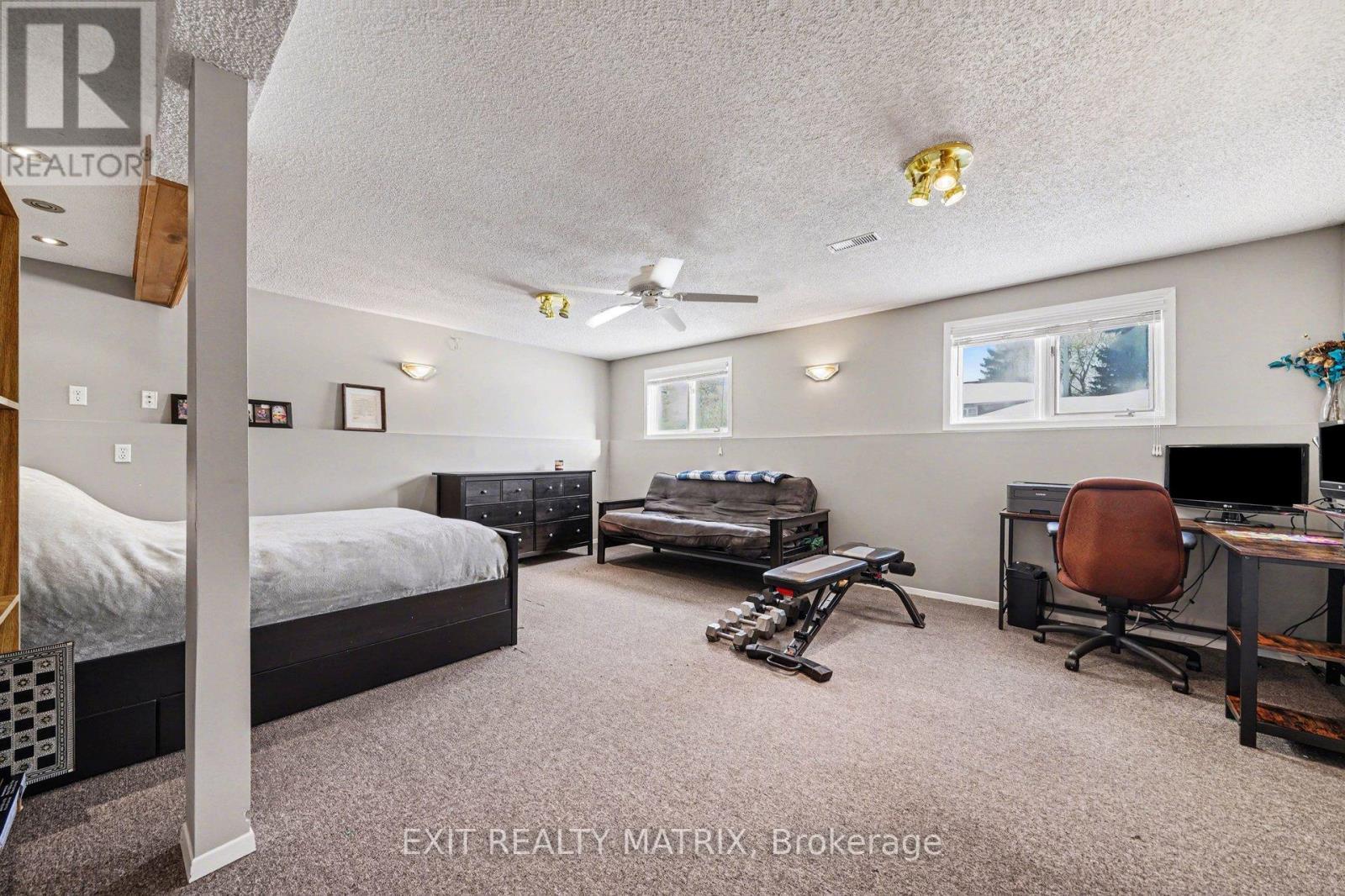 39 Lapointe Boulevard, Russell, ON - Indoor Photo Showing Bedroom
