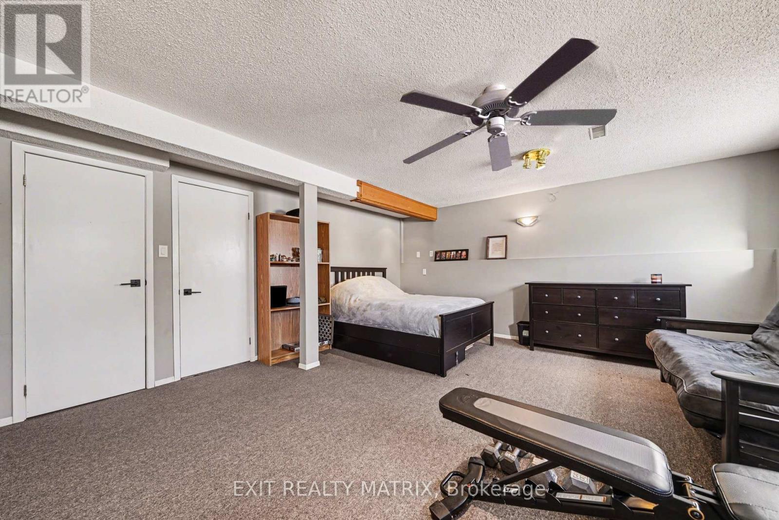 39 Lapointe Boulevard, Russell, ON - Indoor Photo Showing Bedroom