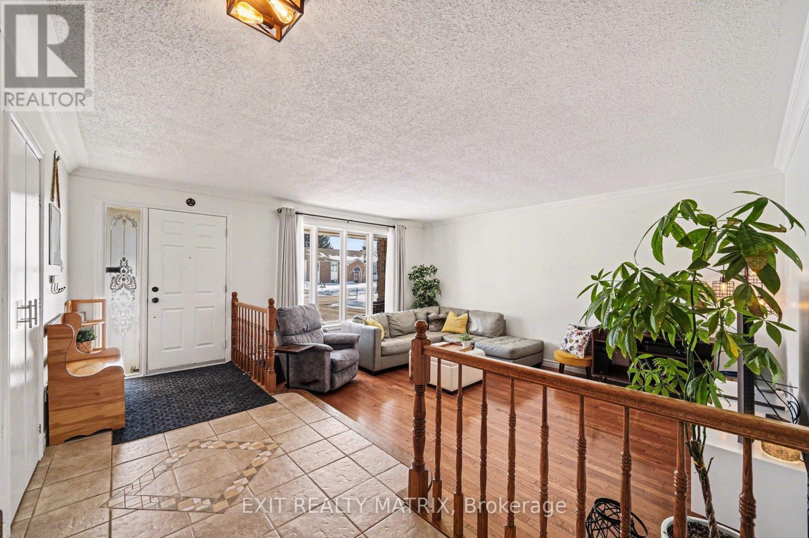 39 Lapointe Boulevard, Russell, ON - Indoor