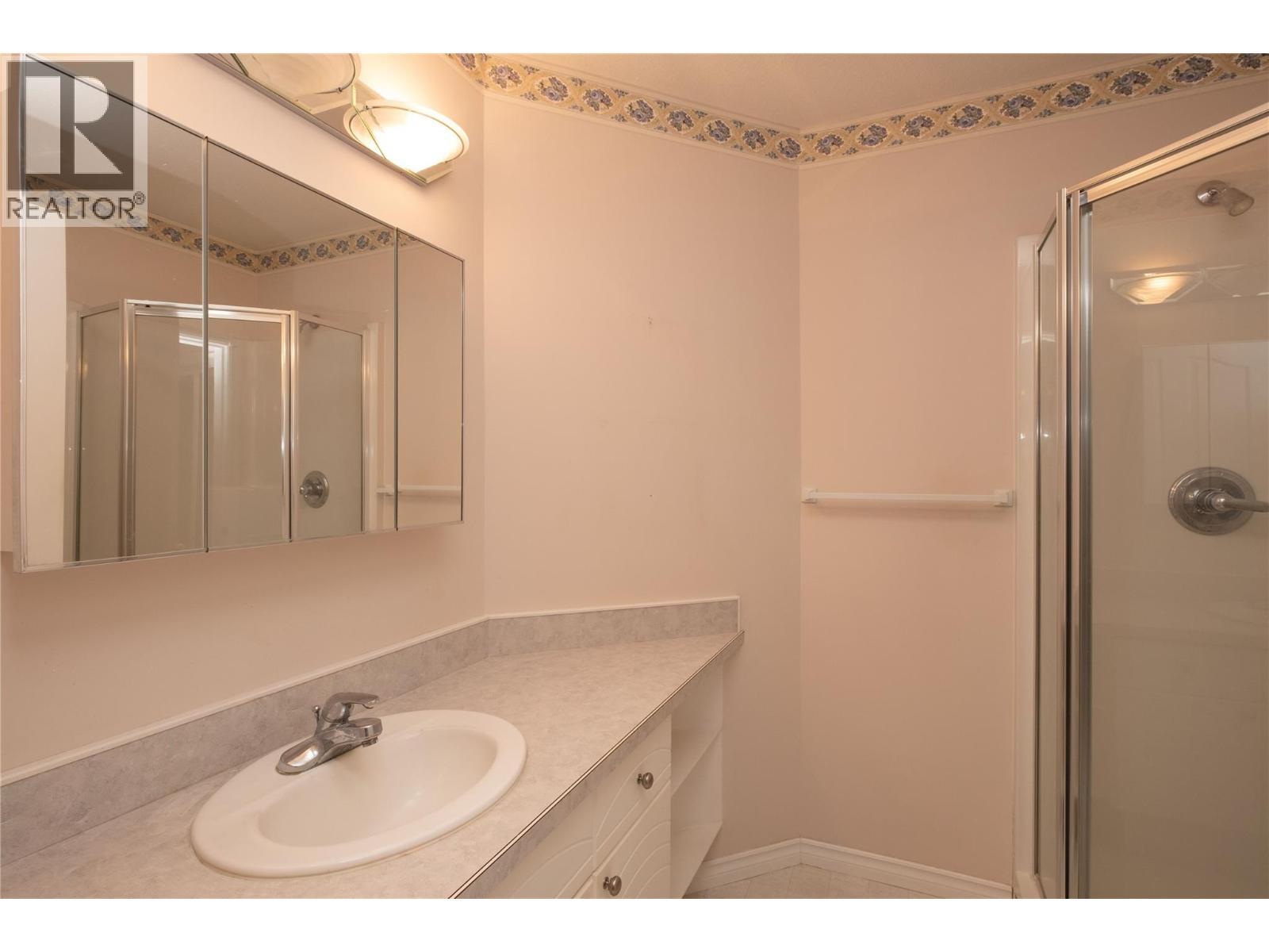 8416 Jubilee Road Unit# 306, Summerland, BC - Indoor Photo Showing Bathroom