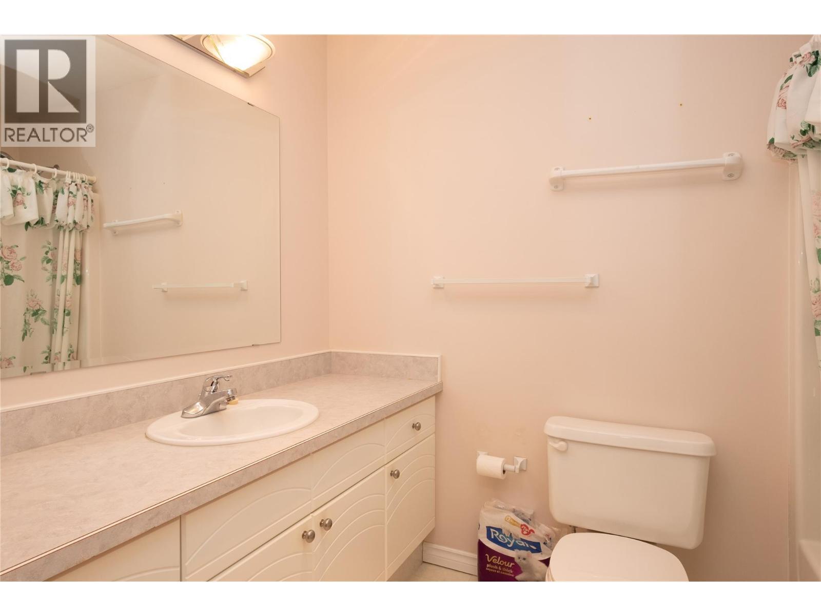 8416 Jubilee Road Unit# 306, Summerland, BC - Indoor Photo Showing Bathroom