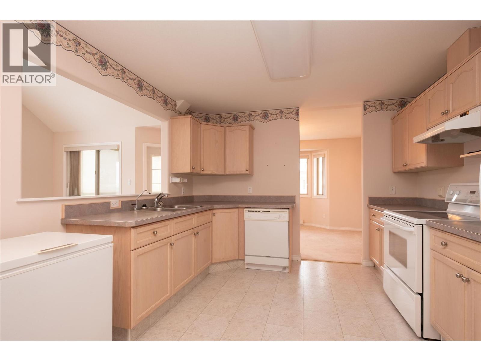 8416 Jubilee Road Unit# 306, Summerland, BC - Indoor Photo Showing Kitchen