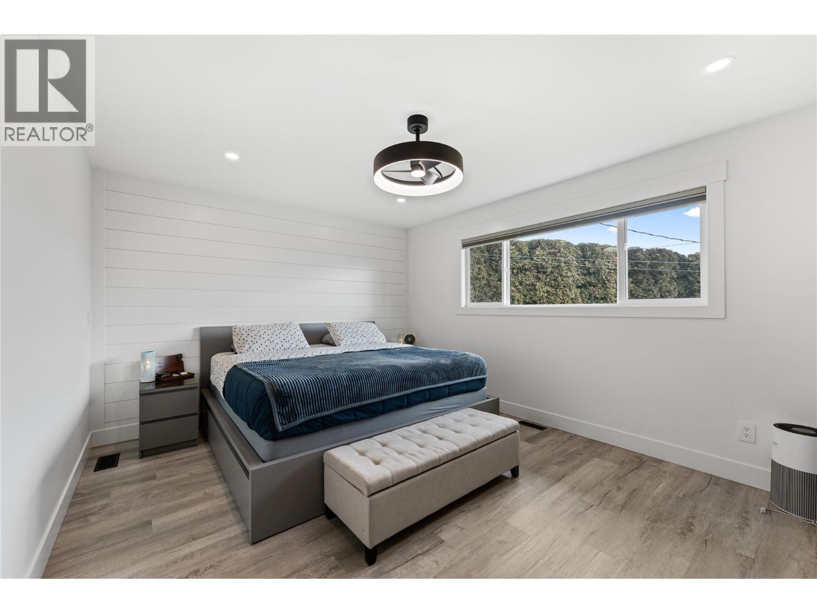 932 Mccartney Road, West Kelowna, BC - Indoor Photo Showing Bedroom
