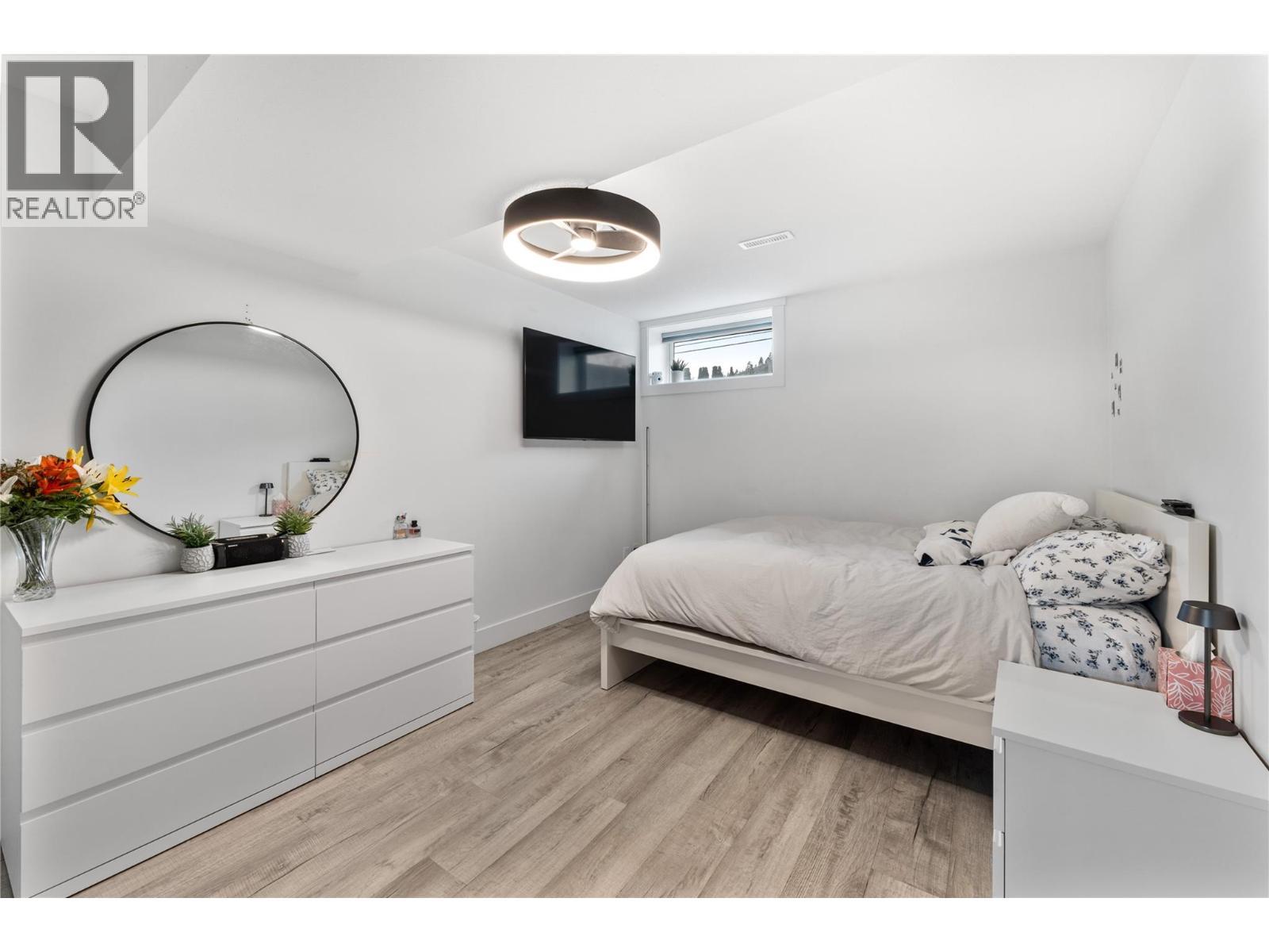 932 Mccartney Road, West Kelowna, BC - Indoor Photo Showing Bedroom