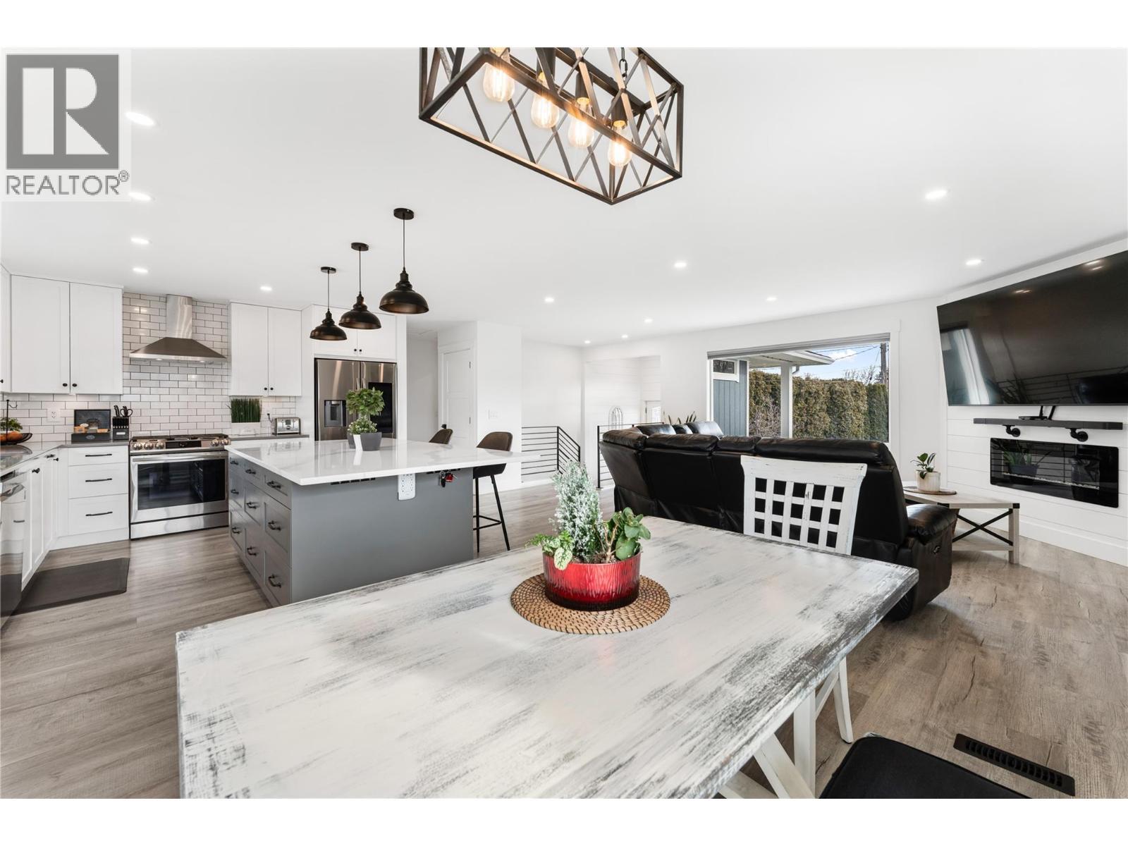 932 Mccartney Road, West Kelowna, BC - Indoor