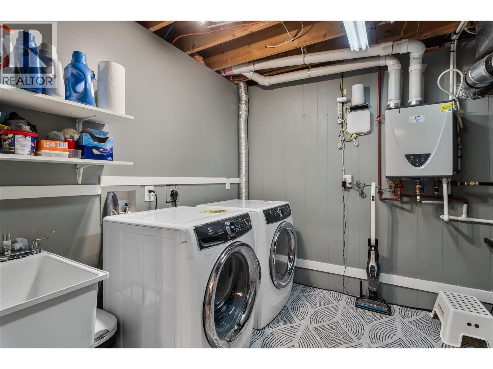 932 Mccartney Road, West Kelowna, BC - Indoor Photo Showing Laundry Room