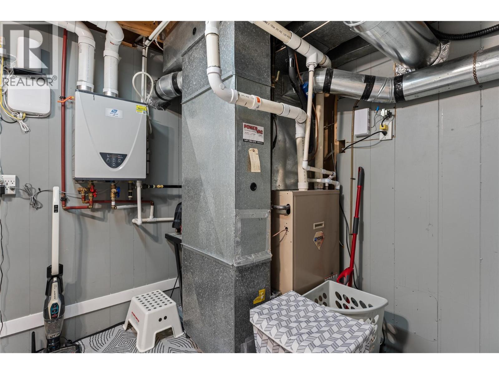 932 Mccartney Road, West Kelowna, BC - Indoor Photo Showing Basement