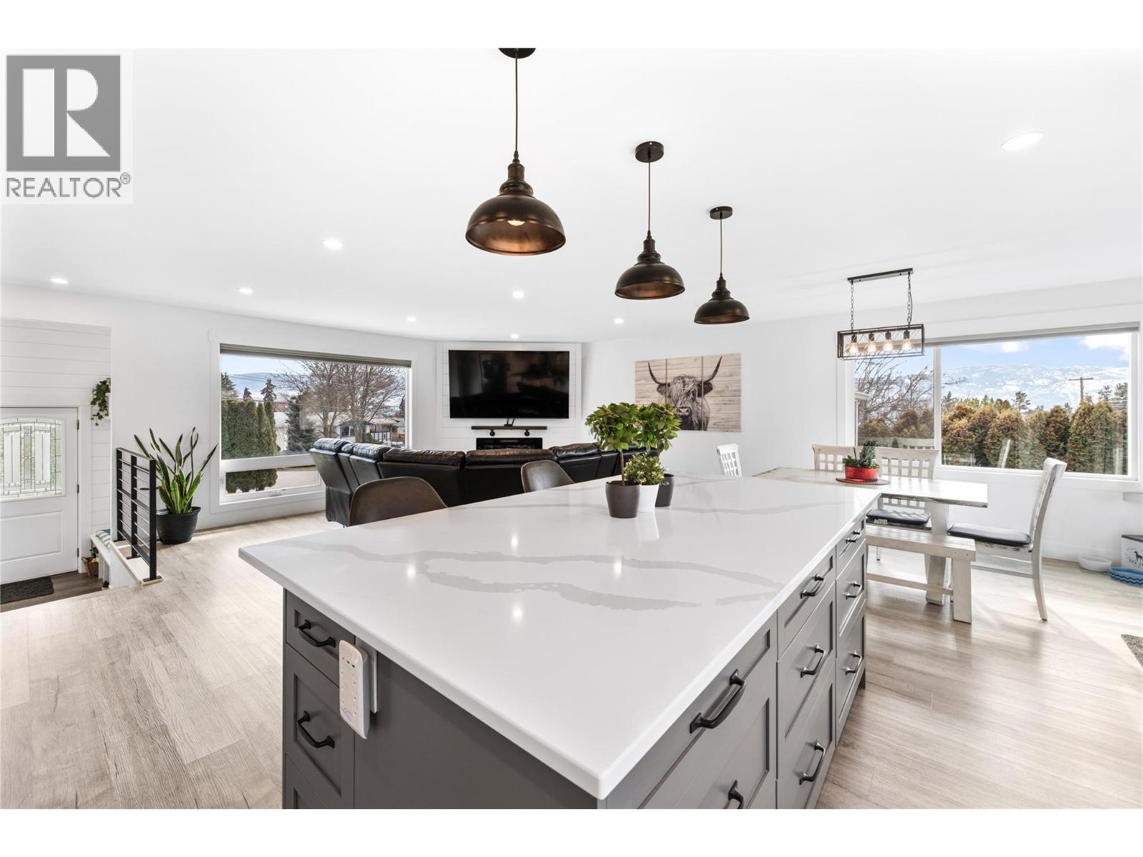 932 Mccartney Road, West Kelowna, BC - Indoor