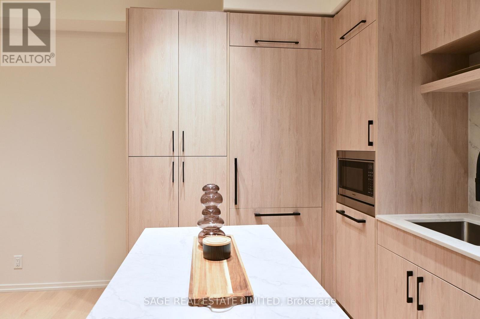 101 - 109 Erskine Avenue, Toronto, ON - Indoor Photo Showing Kitchen