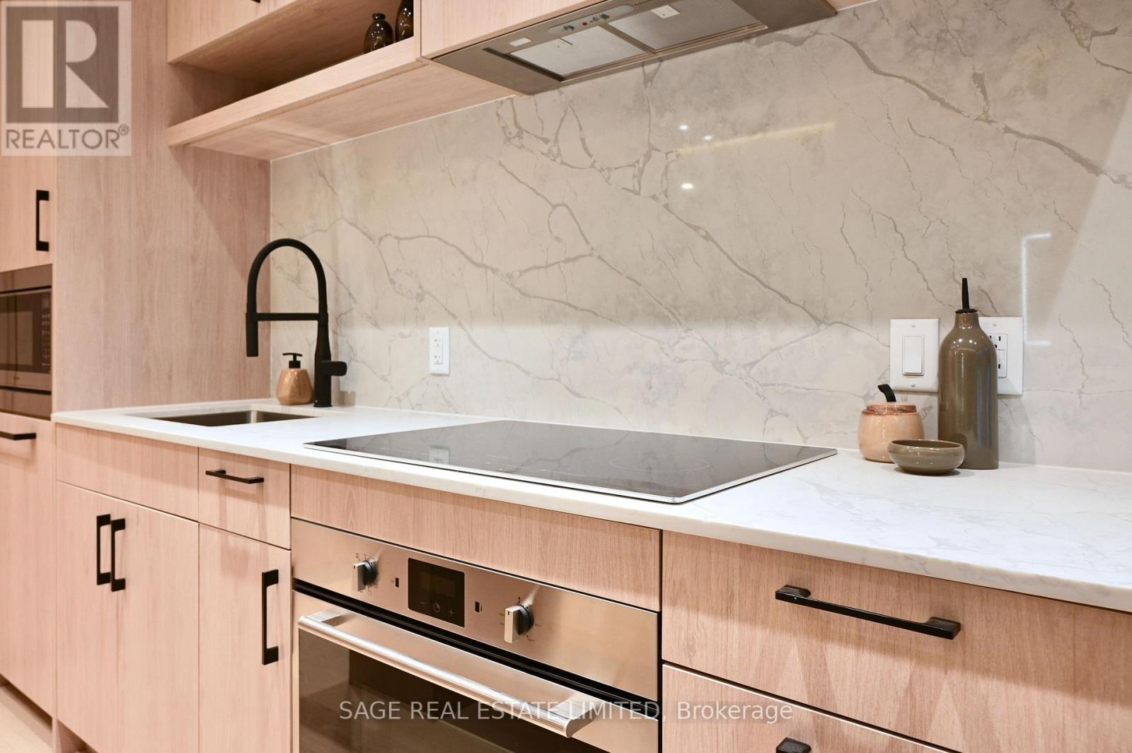 101 - 109 Erskine Avenue, Toronto, ON - Indoor Photo Showing Kitchen