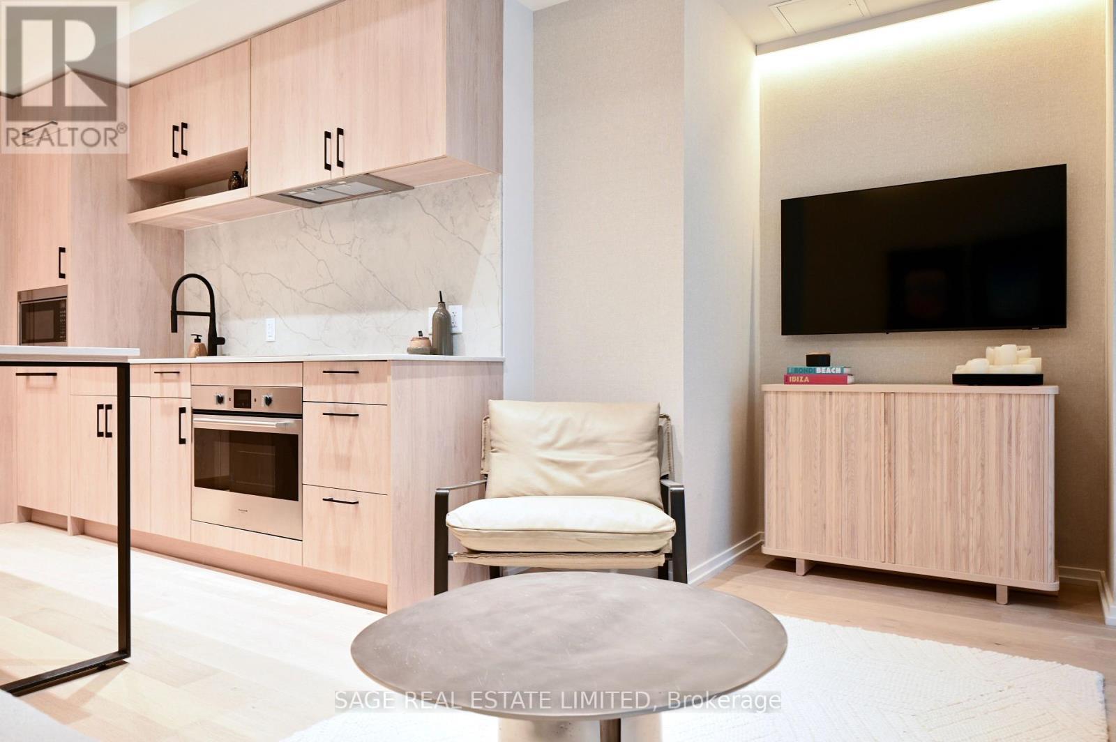 101 - 109 Erskine Avenue, Toronto, ON - Indoor Photo Showing Kitchen