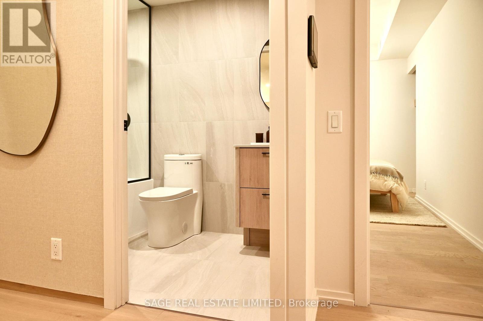 101 - 109 Erskine Avenue, Toronto, ON - Indoor Photo Showing Bathroom
