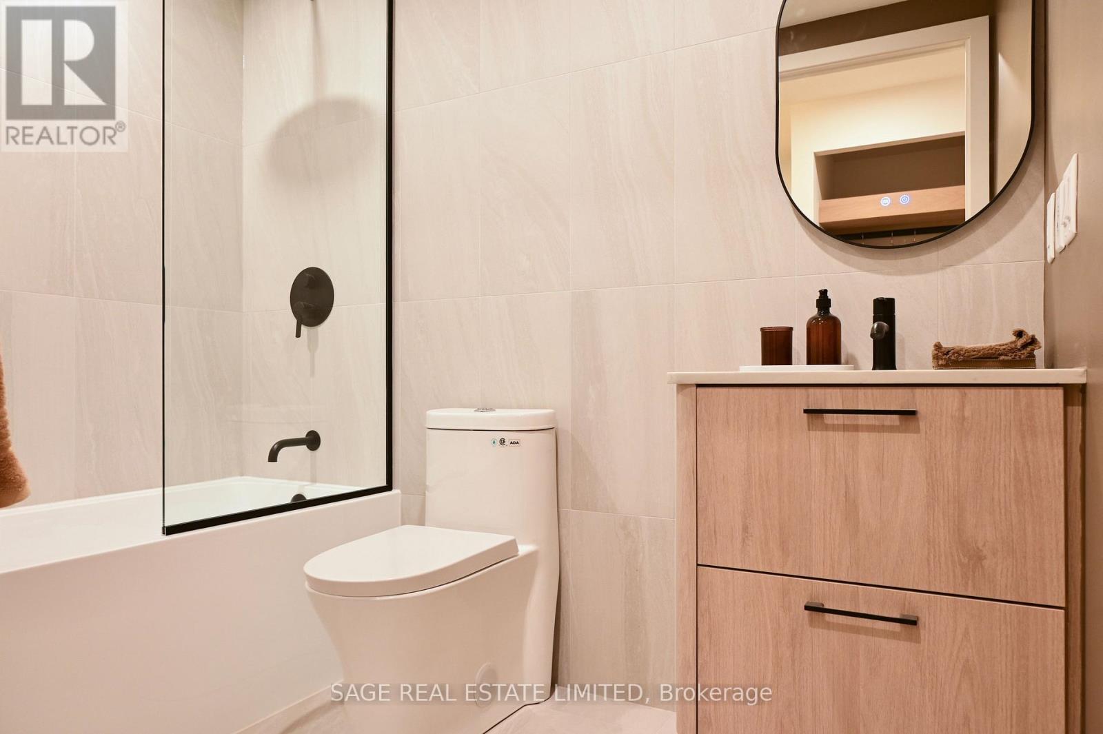 101 - 109 Erskine Avenue, Toronto, ON - Indoor Photo Showing Bathroom