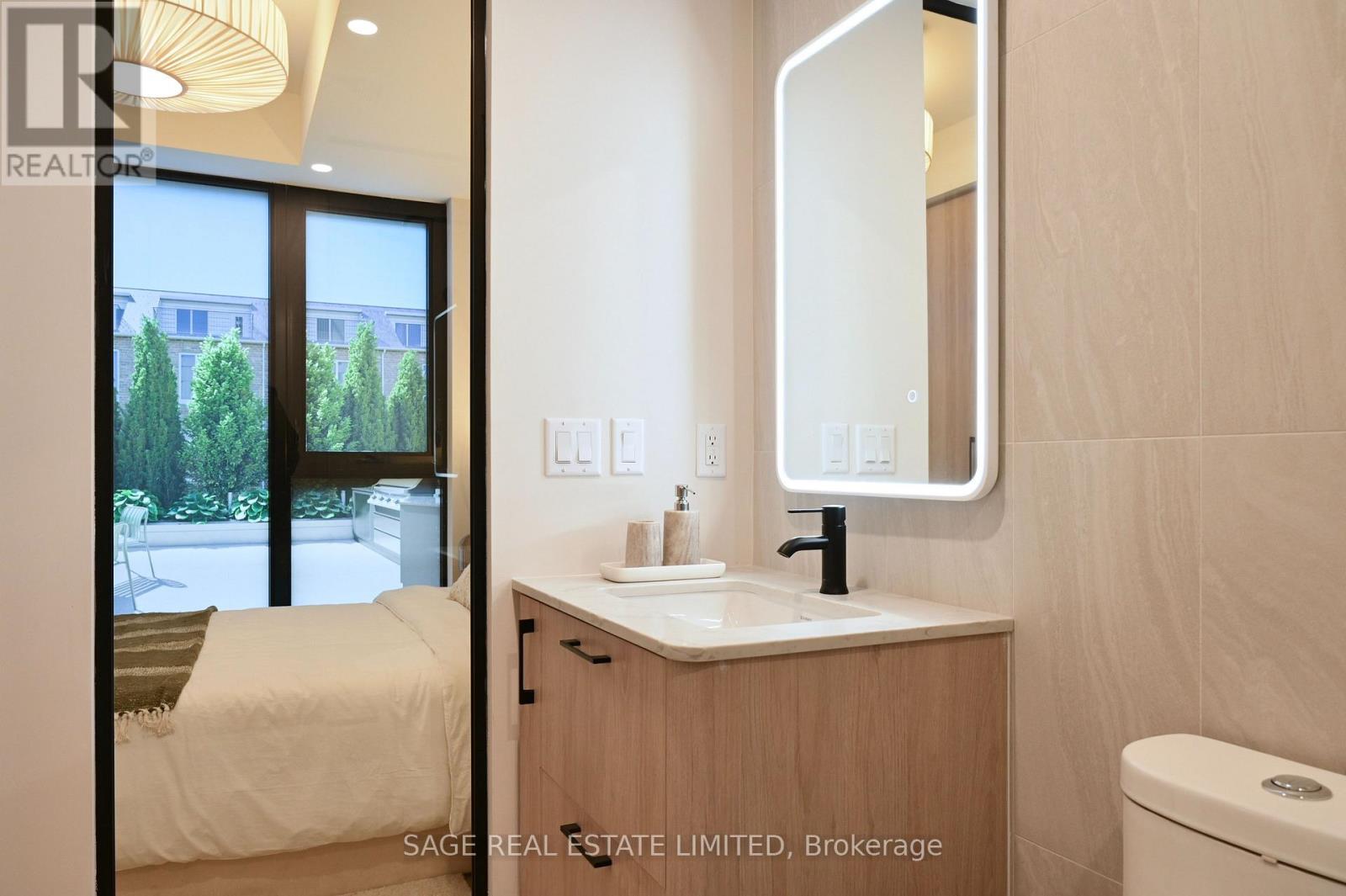 101 - 109 Erskine Avenue, Toronto, ON - Indoor Photo Showing Bathroom