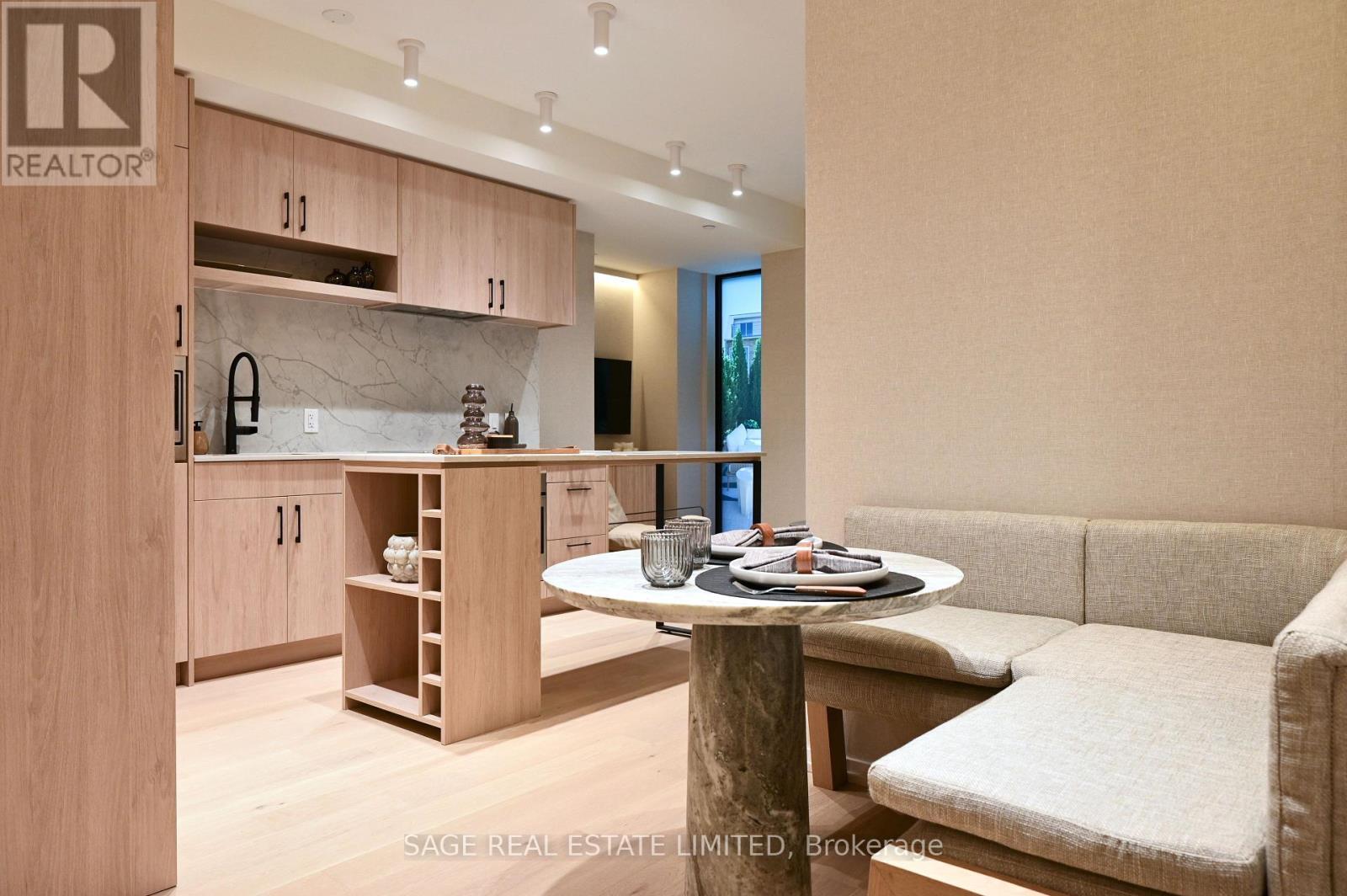 101 - 109 Erskine Avenue, Toronto, ON - Indoor