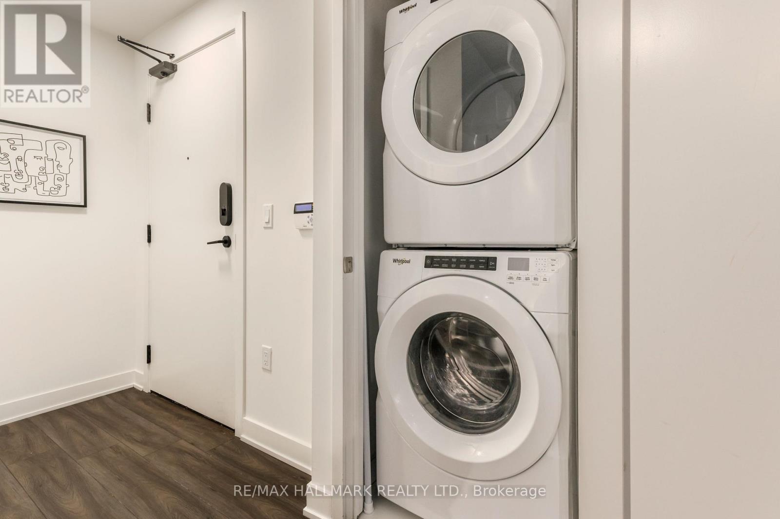 2401 E - 70 Princess Street, Toronto, ON - Indoor Photo Showing Laundry Room