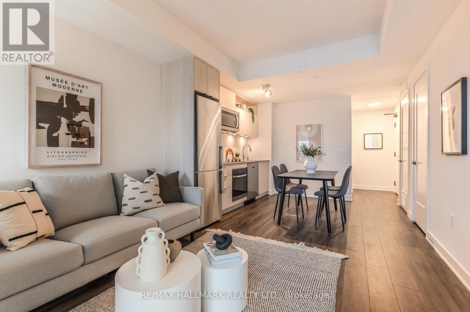 2401 E - 70 Princess Street, Toronto, ON - Indoor Photo Showing Living Room