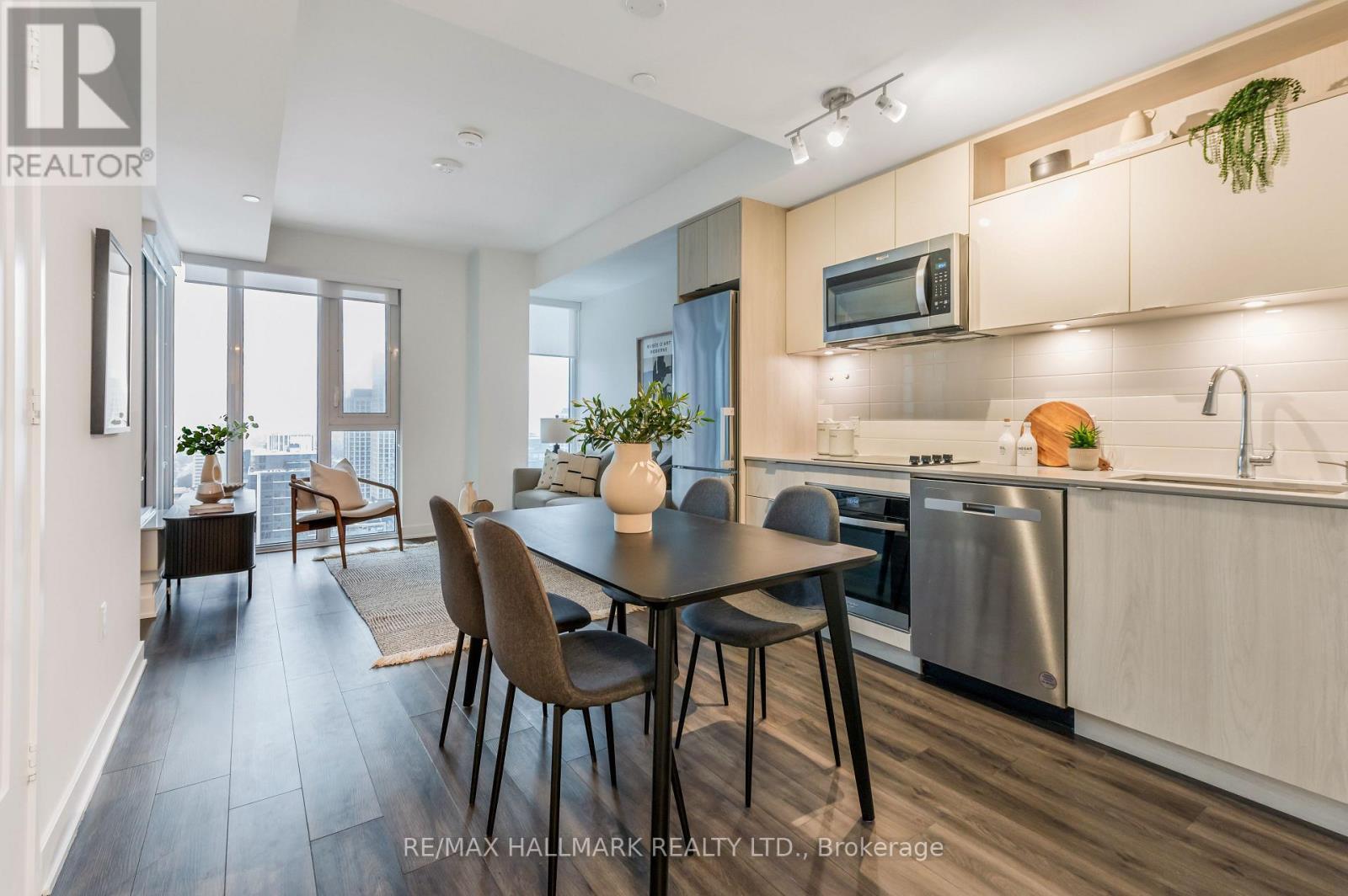 2401 E - 70 Princess Street, Toronto, ON - Indoor