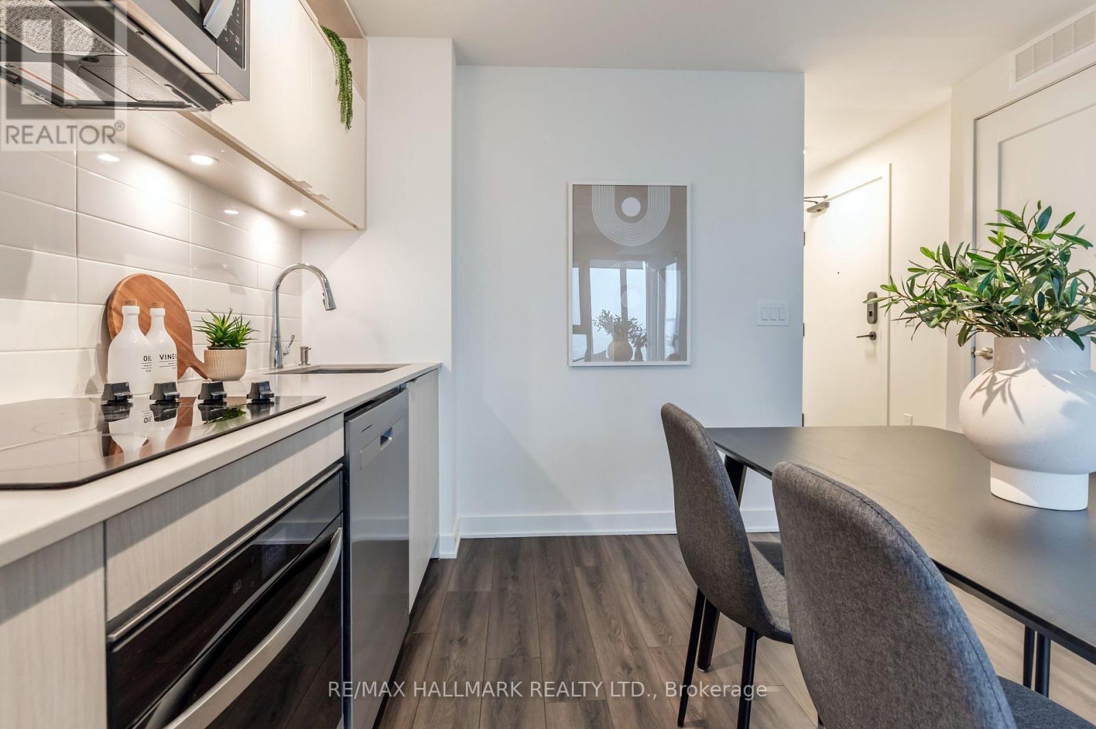 2401 E - 70 Princess Street, Toronto, ON - Indoor