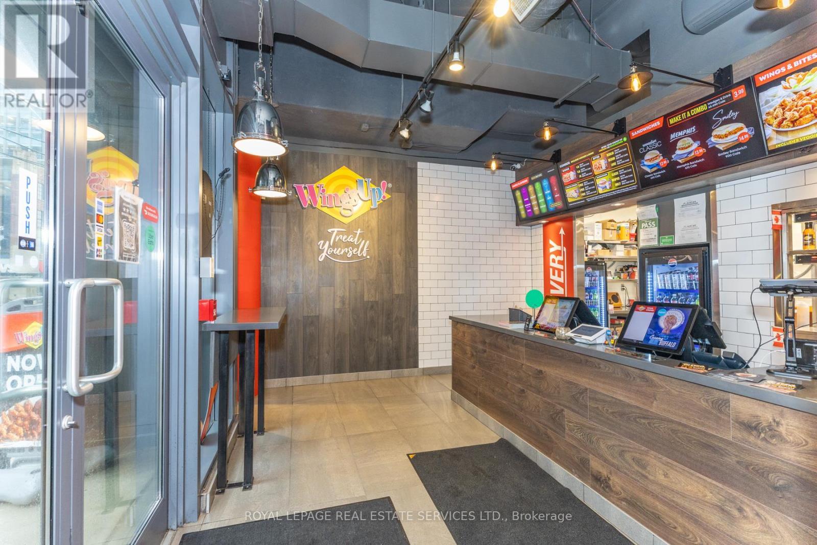 22B - 22 Bathurst Street, Toronto, ON