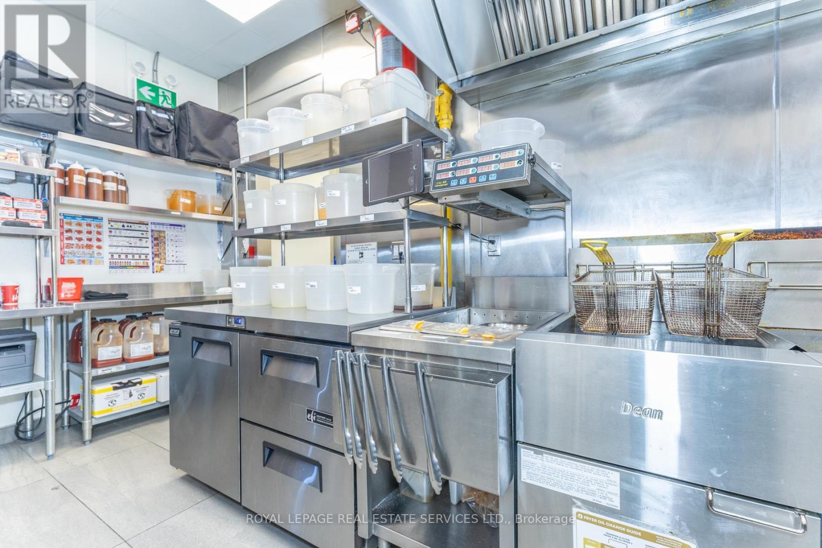 22B - 22 Bathurst Street, Toronto, ON