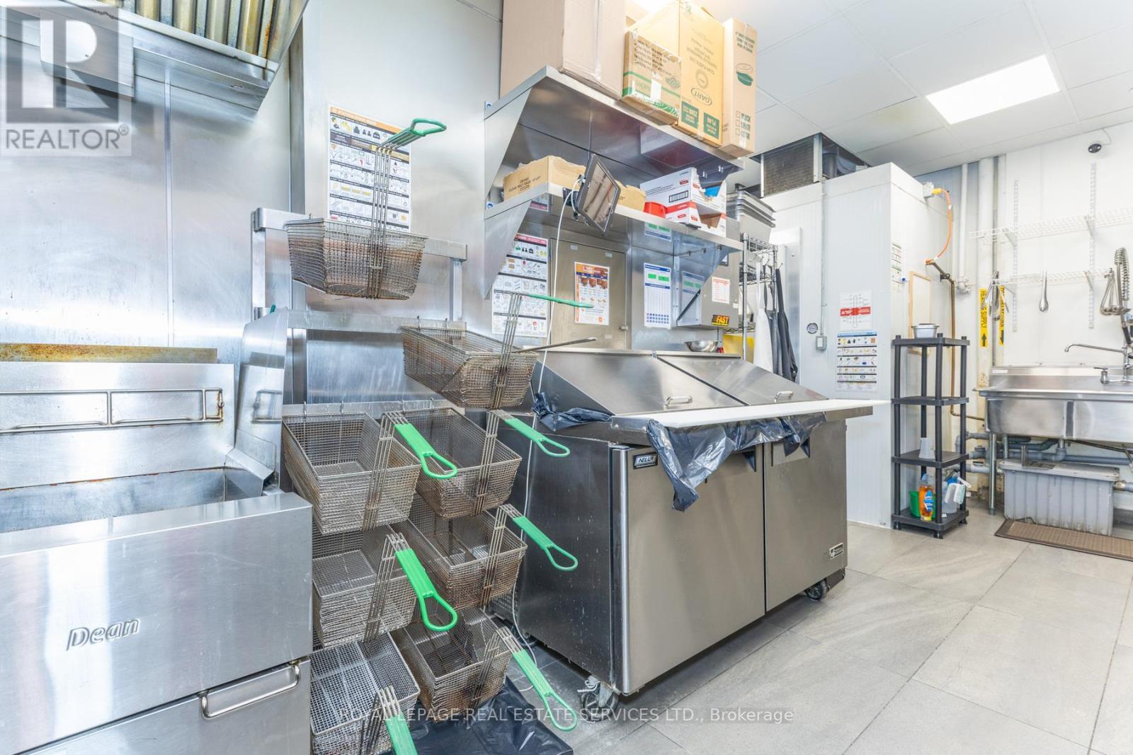 22B - 22 Bathurst Street, Toronto, ON