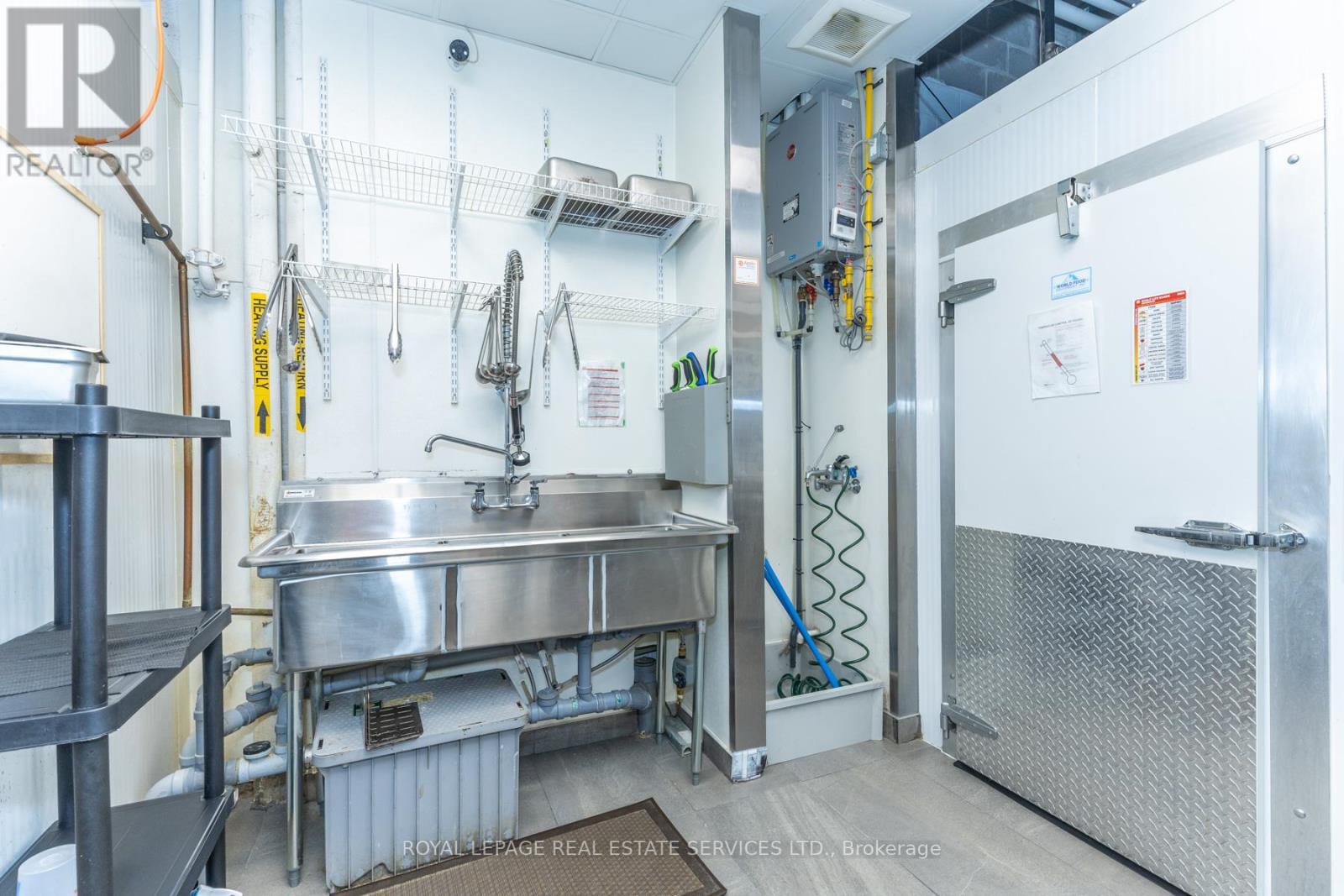 22B - 22 Bathurst Street, Toronto, ON