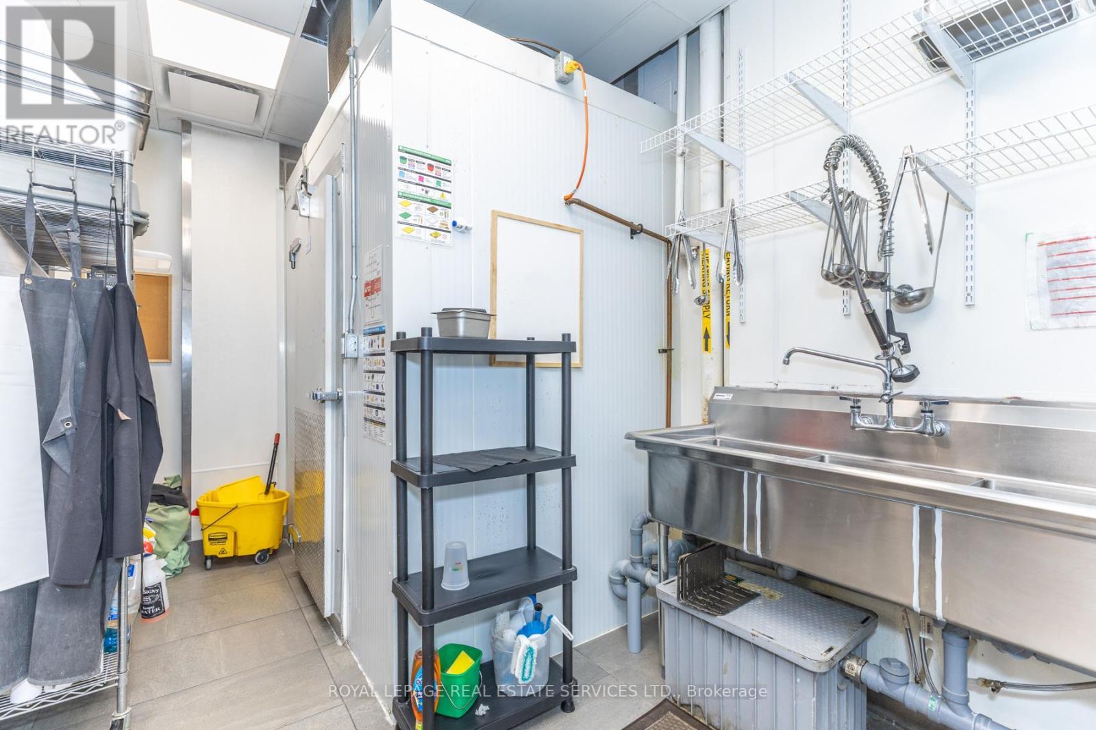 22B - 22 Bathurst Street, Toronto, ON