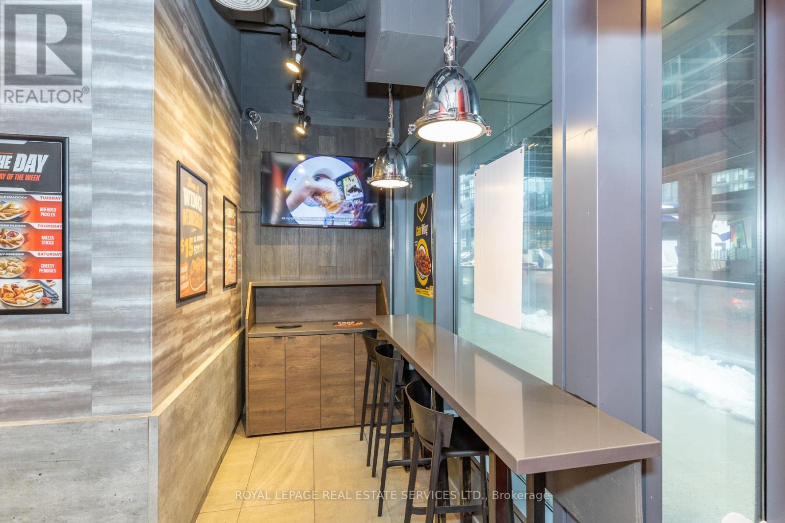 22B - 22 Bathurst Street, Toronto, ON