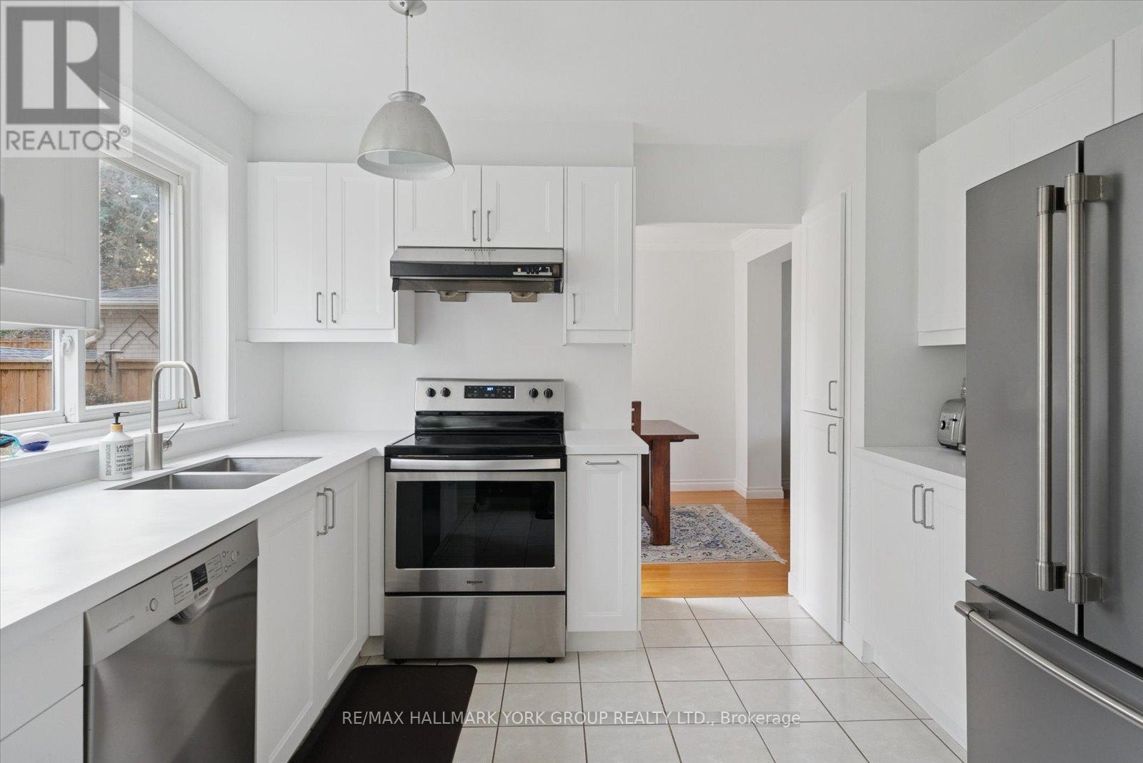 59 Grove Park Crescent, Toronto, ON - Indoor Photo Showing Kitchen With Double Sink With Upgraded Kitchen