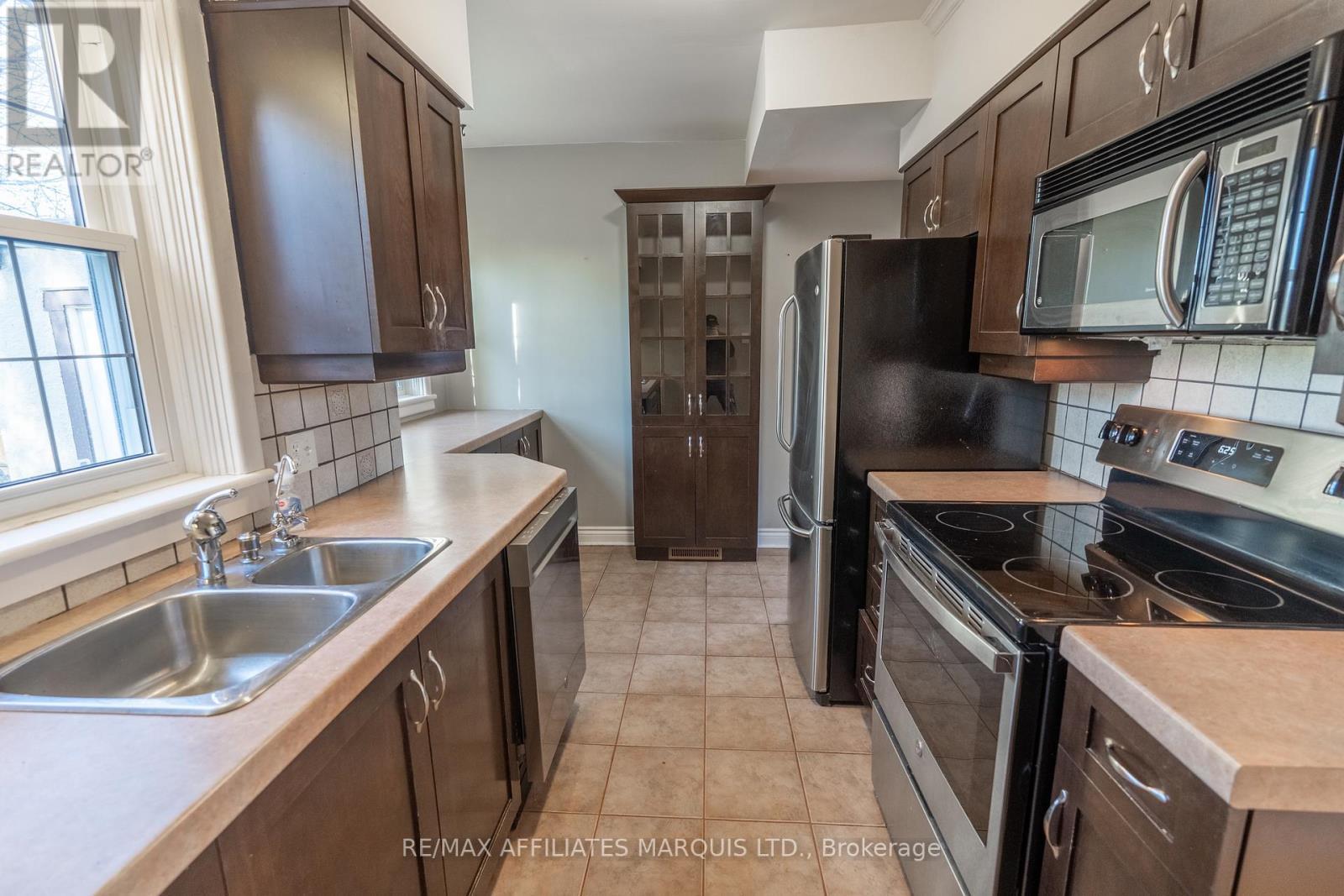 9 Old Orchard Avenue, Cornwall, ON - Indoor Photo Showing Kitchen With Double Sink