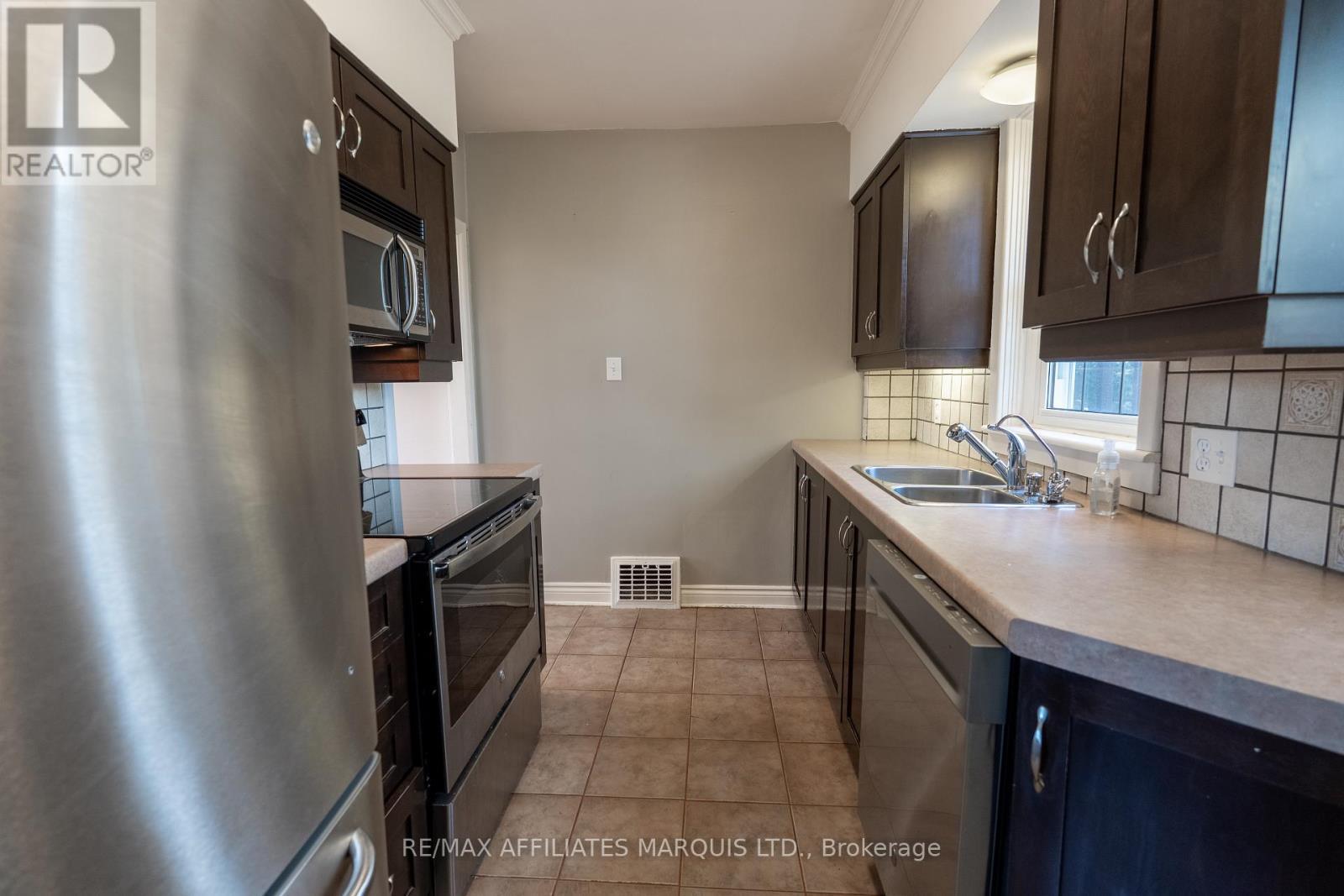 9 Old Orchard Avenue, Cornwall, ON - Indoor Photo Showing Kitchen With Double Sink
