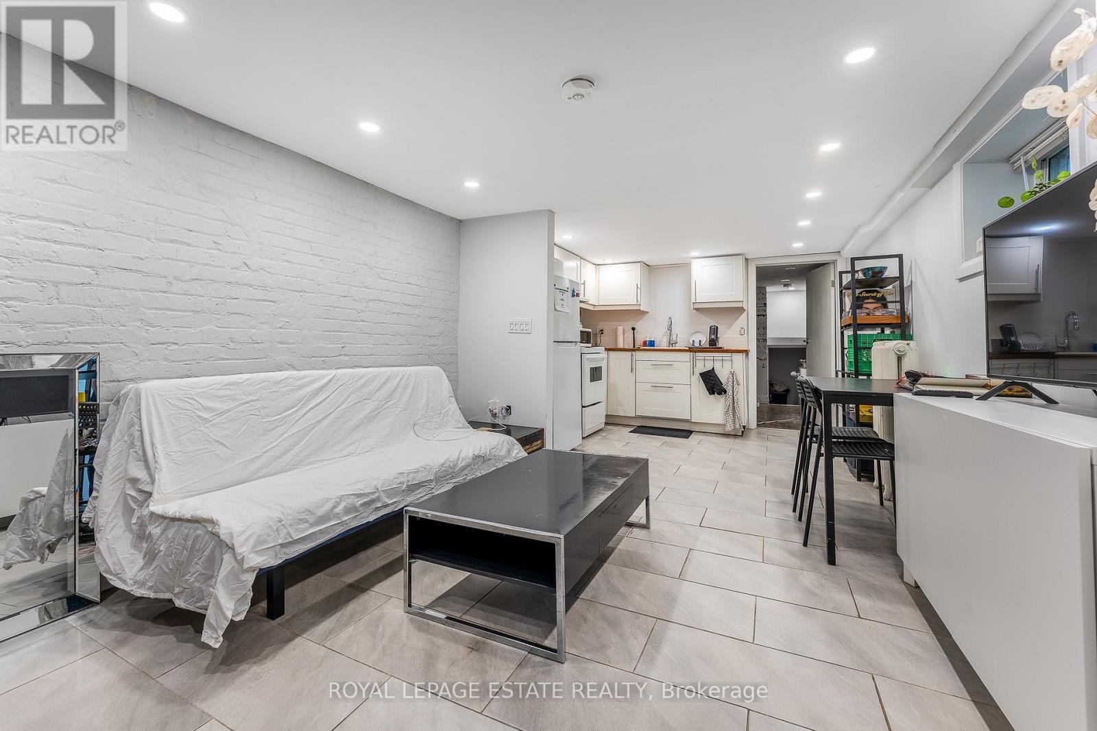 1007 Kingston Road, Toronto, ON