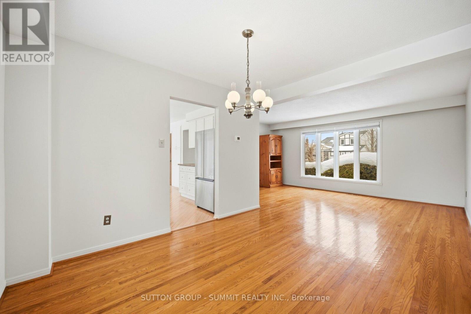 506 Petticoat Lane, Pickering, ON - Indoor Photo Showing Living Room