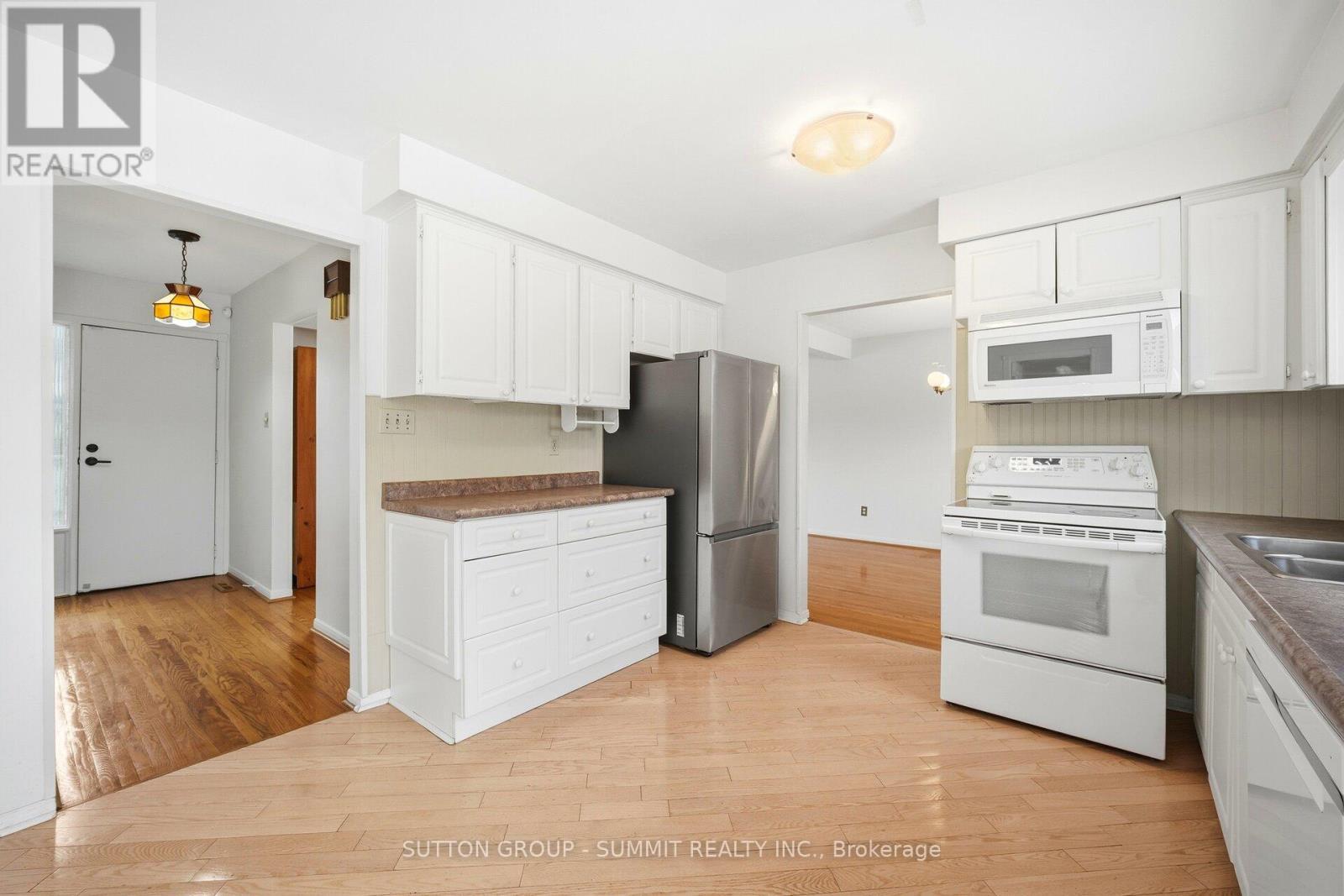 506 Petticoat Lane, Pickering, ON - Indoor Photo Showing Kitchen With Double Sink
